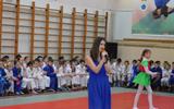 t016Песня Беларусь мая, поёт учащаяся 11 А класса Малишевская Ксения.